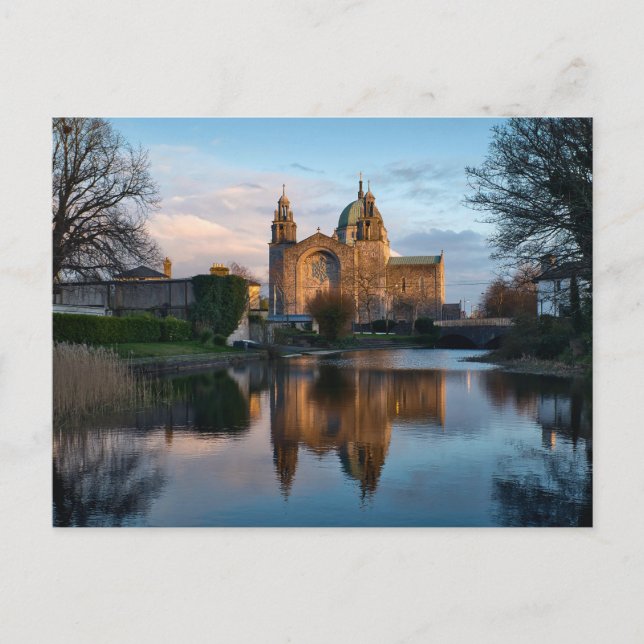 Carte Postale Cathédrale de Galway reflétée dans l'eau en Irland (Devant)