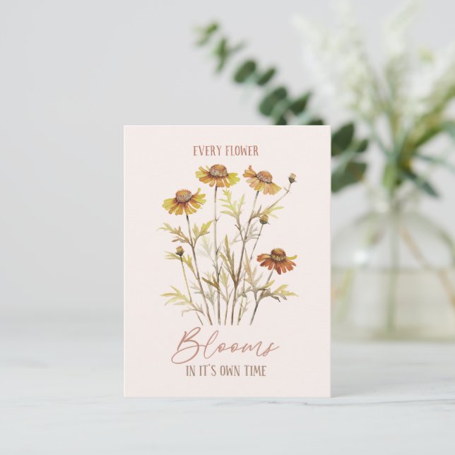 Carte Postale Chaque fleur fleurit dans son propre temps -Floral (Debout devant)