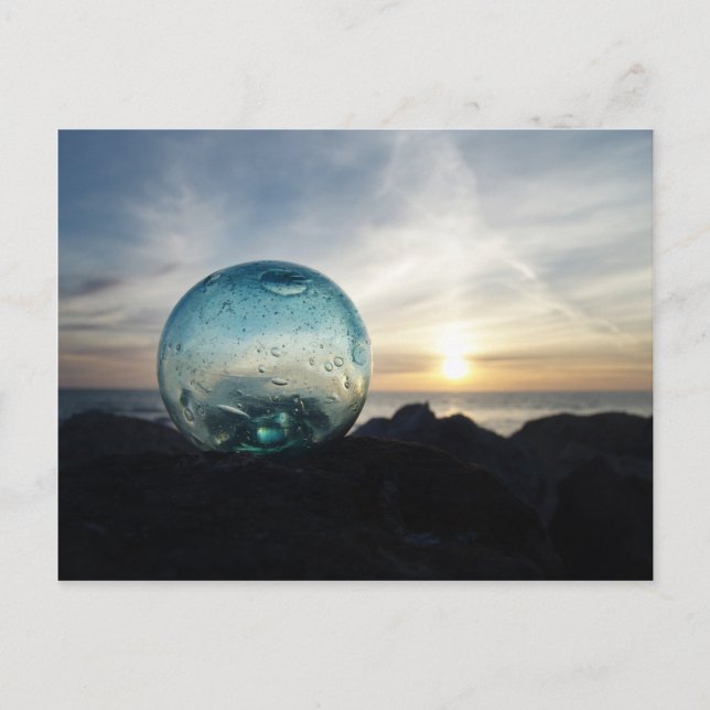 Carte Postale Char en verre et coucher du soleil (Devant)