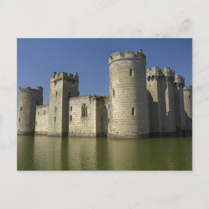 Carte Postale Château de Bodiam (1385), reflété dans les douves,