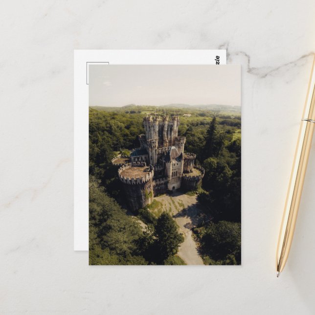Carte Postale Château de pierre gris grand en Bois vert surélevé (Devant/Arrière en situation)