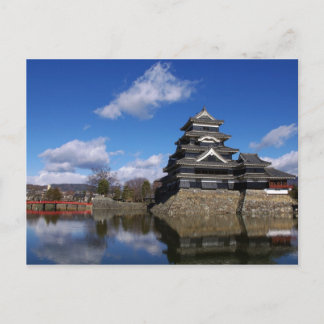 Carte Postale Château japonais entouré d'un chateau bleu
