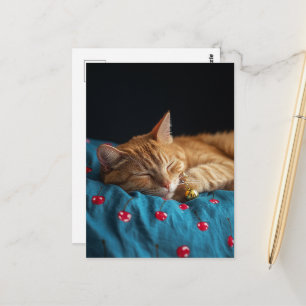 Carte Postale Chaton roux endormi avec balle d'or
