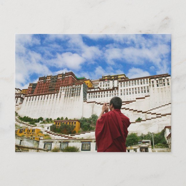 Carte Postale Chine, Tibet, Lhassa, moine tibétain avec Potala (Devant)