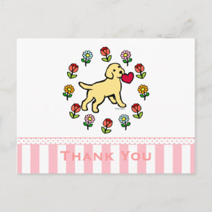 Carte Postale Chiot de laboratoire jaune et fleurs de coeur roug