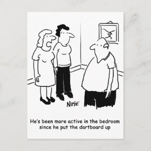Carte Postale Cible de fléchettes dans la chambre. Dessin animé 