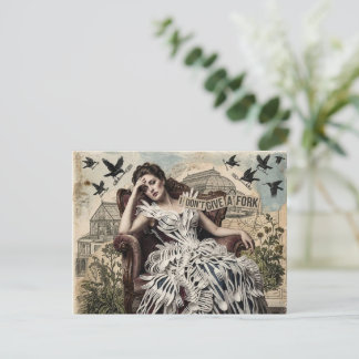 Carte Postale Citation drôle Femme vintage dans une robe à fourc
