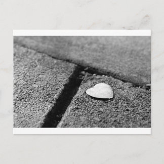 Carte Postale Coeur argenté sur le trottoir