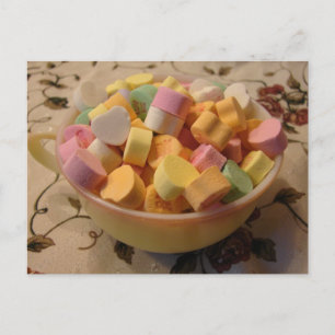 Carte Postale Coeurs de bonbons dans une Teacup Vintage