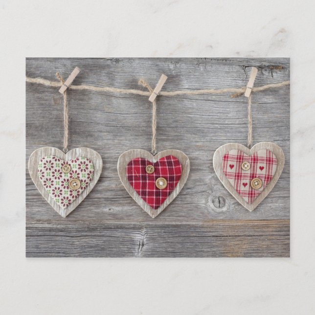 Carte Postale Coeurs sur une table en bois (Devant)