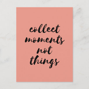 Carte Postale Collecter des moments pas des choses police noire