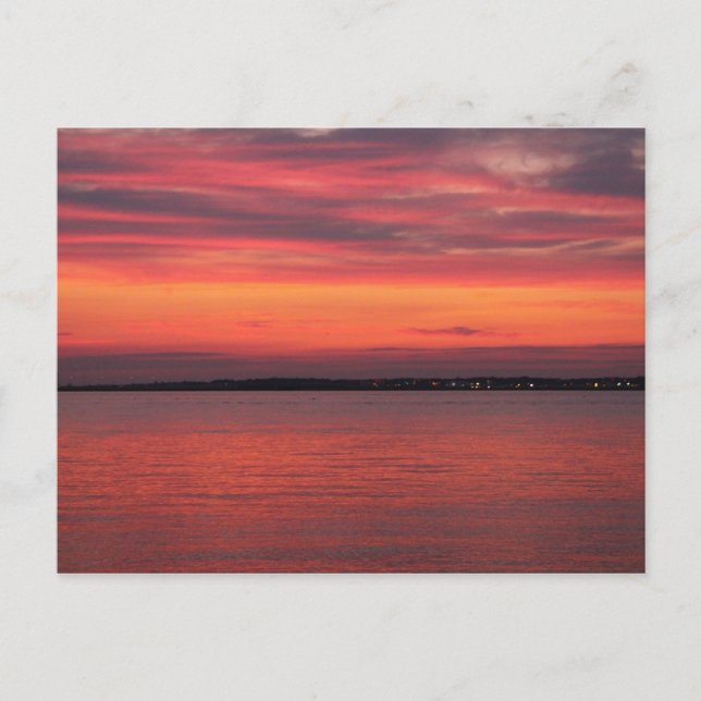 Carte Postale Coucher de soleil ciel rouge sur la baie (Devant)