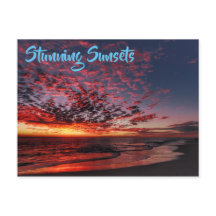 Coucher de soleil magnifique sur la plage tropical