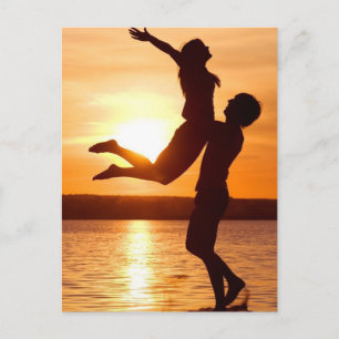 Carte Postale Coucher de soleil sur la plage avec amour couple