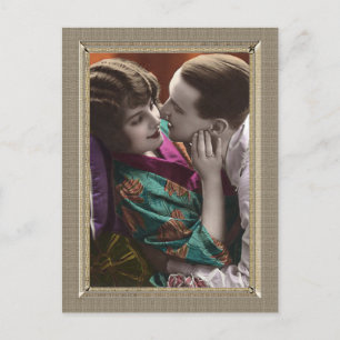 Carte Postale Couple romantique - une femme touche