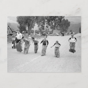 Carte Postale Course en sac, 1940