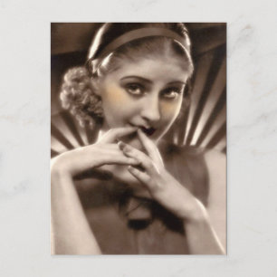 Carte Postale Coy Beauty
