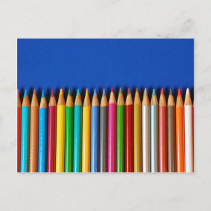 Carte Postale Crayons de crayon colorés sur arrière - plan bleu