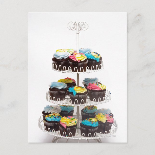 Carte Postale cupcakes au chocolat sur un stand de gâteaux (Devant)
