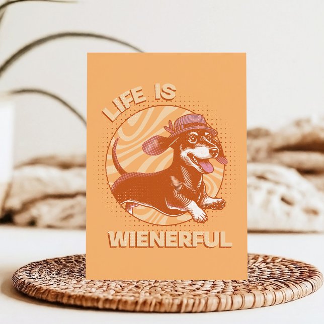 Carte Postale Cute Retro Fedora Dachshund 'La vie est pleine de  (This fun and quirky design features an adorable dachshund, complete with a cute fedora hat!)