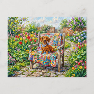 Carte Postale Dachshund assis sur une chaise de jardin patchwork