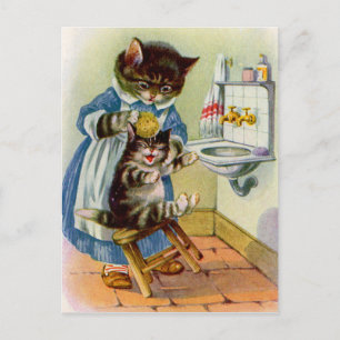 Carte Postale Dans les années 1930, maman chatte lave son chaton