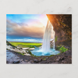 Carte postale de la cascade de la forêt sereine Na