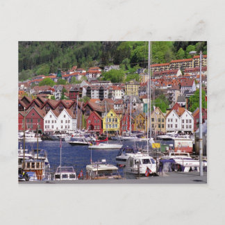 Carte postale de la marina montagneuse