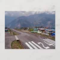 Décollage de l'avion à l'aéroport de Lukla Mountai