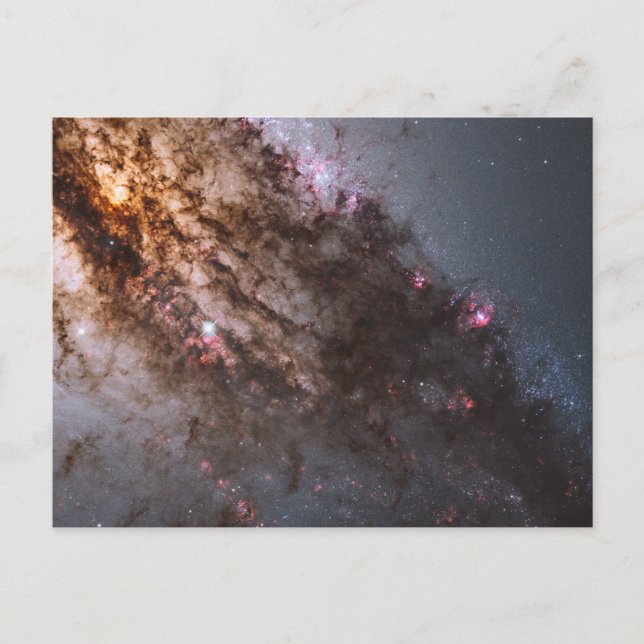Carte Postale Des couloirs sombres de poussière sillonnent la ga (Devant)