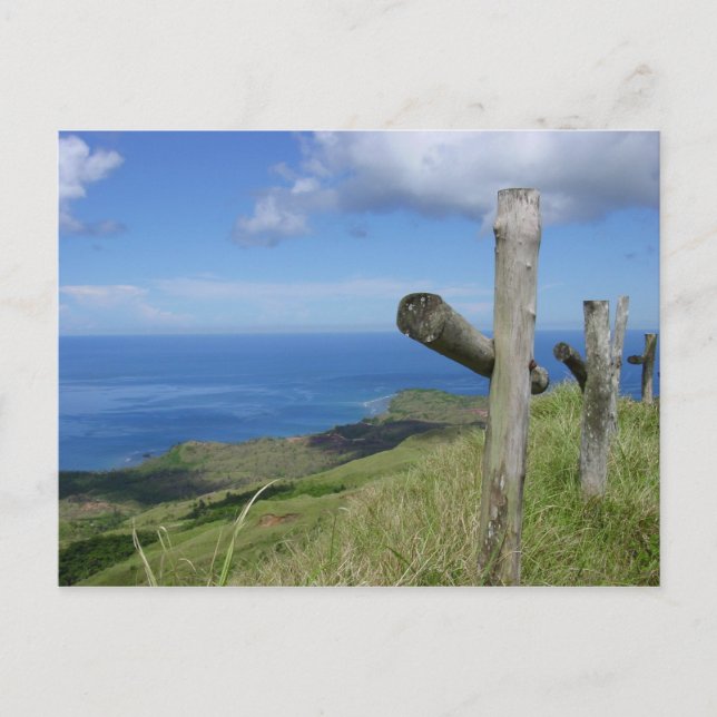 Carte Postale Des croix surplombent l'île du Pacifique Sud de Gu (Devant)