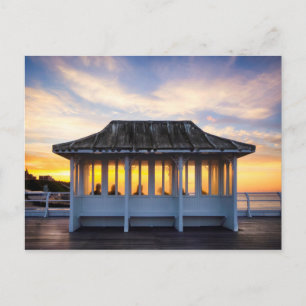 Carte Postale Des gens regardent le coucher de soleil sur la jet