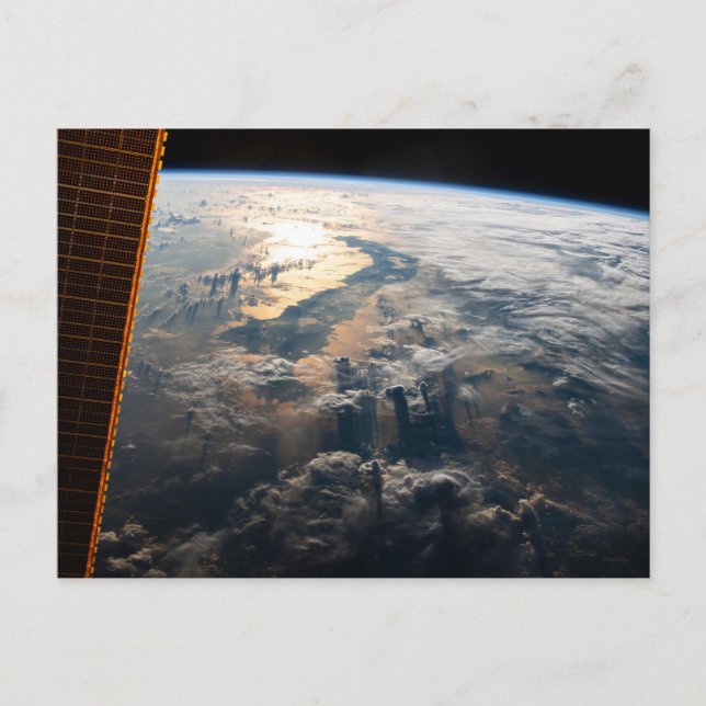 Carte Postale Des Poutres Sunglint Au Large De La Mer Des Célèbe (Devant)