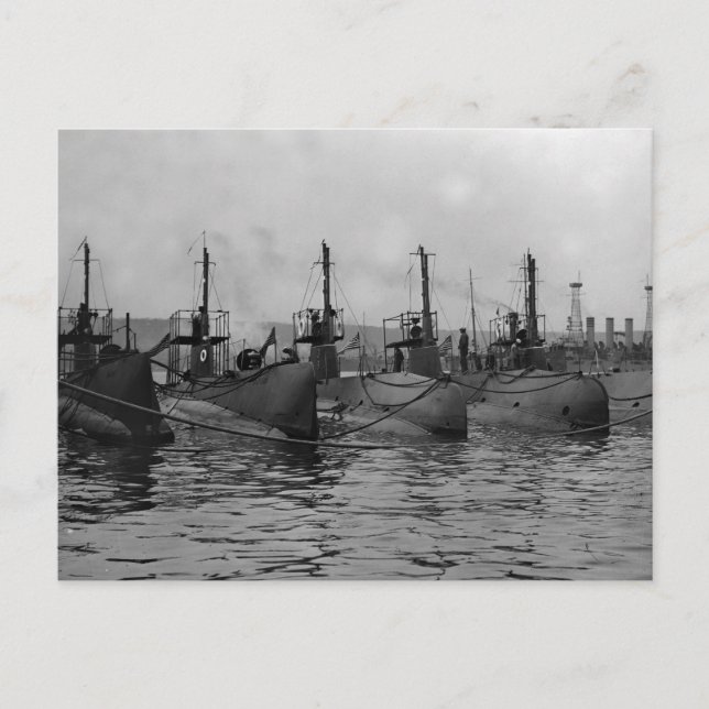 Carte Postale Des sous-marins prêts à l'action, 1911 (Devant)