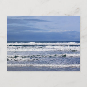 Carte postale des vagues puissantes de l'océan Pac