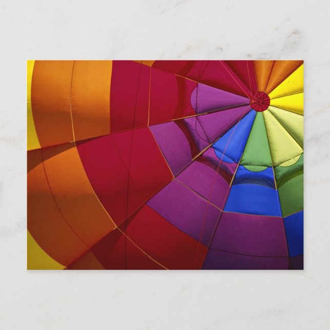 Carte Postale Design d'intérieur d'une montgolfière gonflée (Devant)