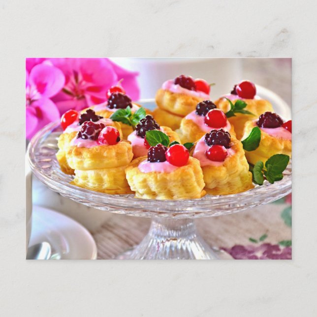 Carte Postale Dessert de pâtisserie au gâteau aux baies rouges (Devant)