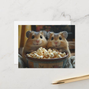 Carte Postale Deux adorables hamsters avec un bol géant de pop-c
