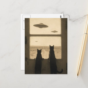 Carte Postale Deux chats à la porte et des ovnis