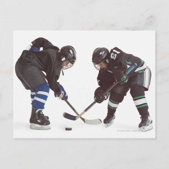 Carte Postale deux joueurs de hockey caucasiens portant l'opposi (Devant)