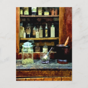 Carte Postale Deux mortiers et pilons et jarre de verre