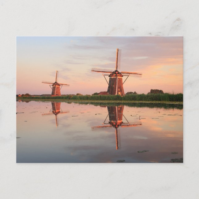 Carte Postale Deux moulins à vent avec réflexion au coucher du s (Devant)