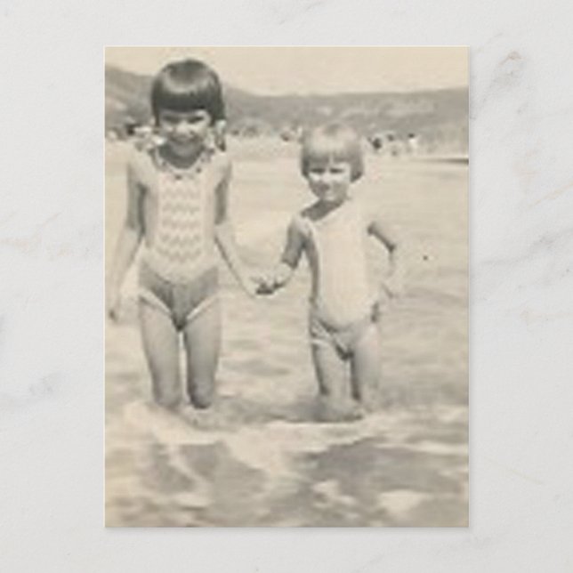 Carte Postale Deux petites filles se tenant par la main soeurs (Devant)