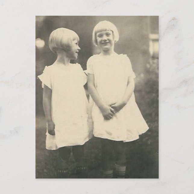 Carte Postale Deux soeurs blondes (Devant)