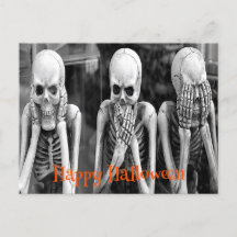 Carte postale d'Halloween de squelettes drôles et 