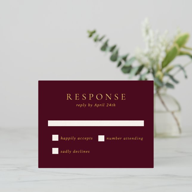 Carte Postale D'invitation À Feuilles D'aluminium Deep Burgundy Classic Foil Wedding RSVP Card (Debout devant)