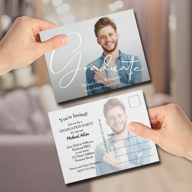 Carte Postale Diplôme photo de script tendance Enregistrer la da (Trendy Script Photo Graduation Save the Date Postcards)