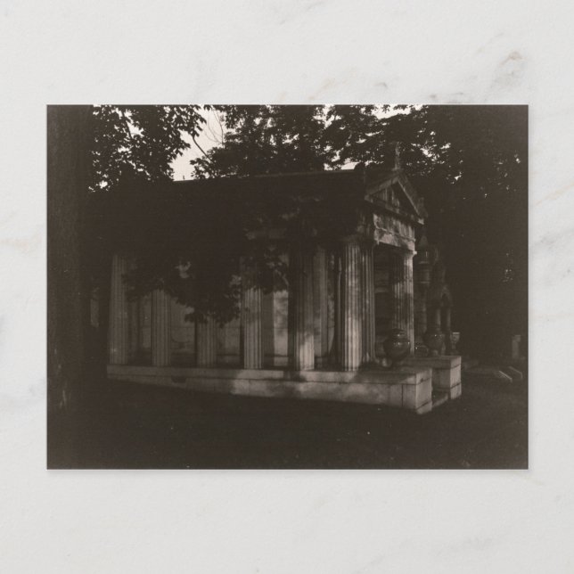 Carte postale Distance de la tombe fantôme (Devant)