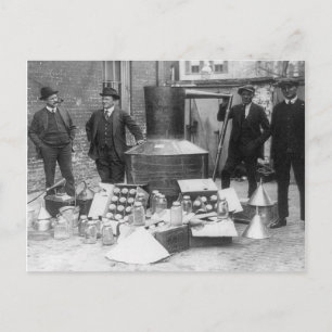 Carte Postale Distillerie d'alcool de contrebande saisie, 1922