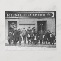 Distribuer les journaux du dimanche, 1909
